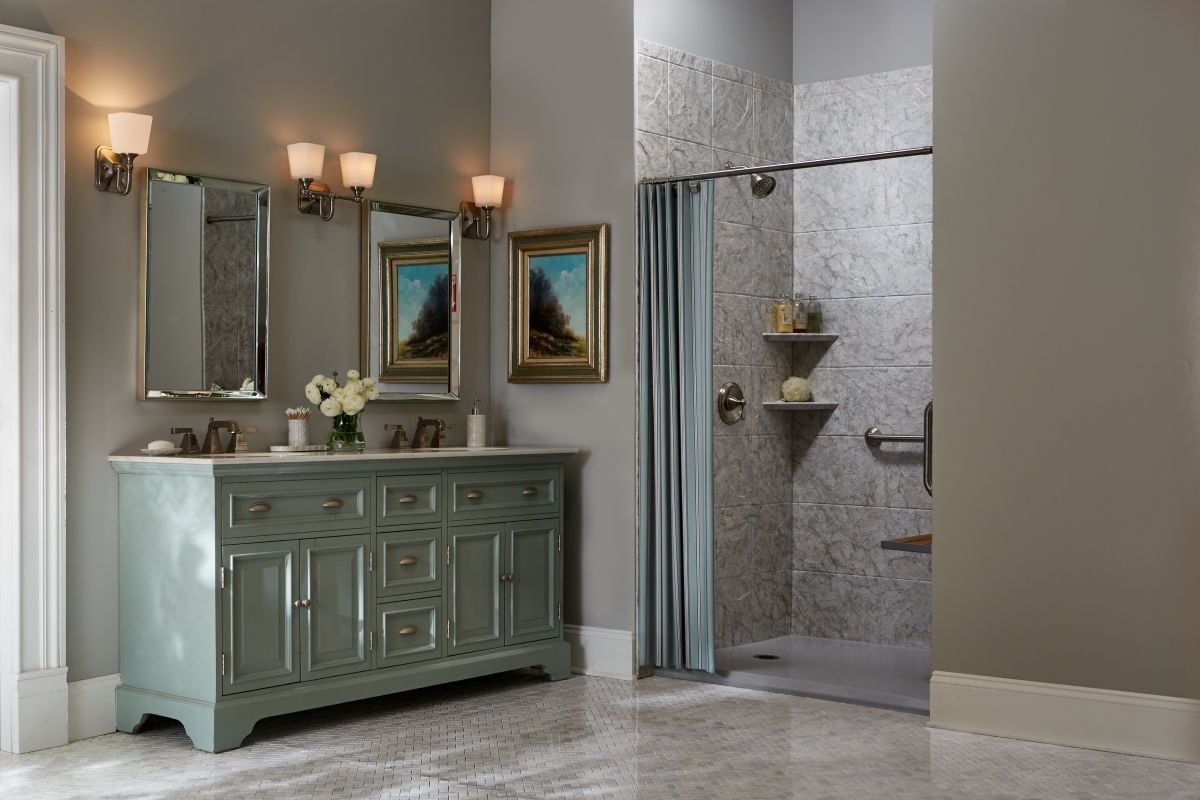 Spacious bathroom with a Jacuzzi walk in shower