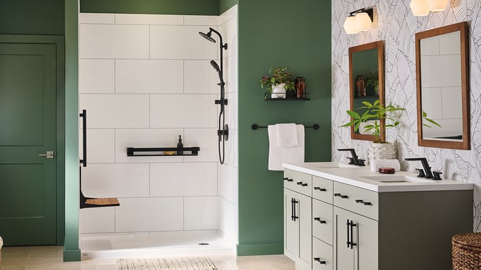 White &amp; Black Horizontal Pattern Shower with Seat