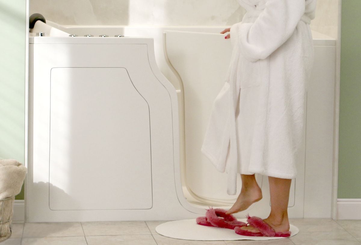 Walk-in Tub Low Step in Entry